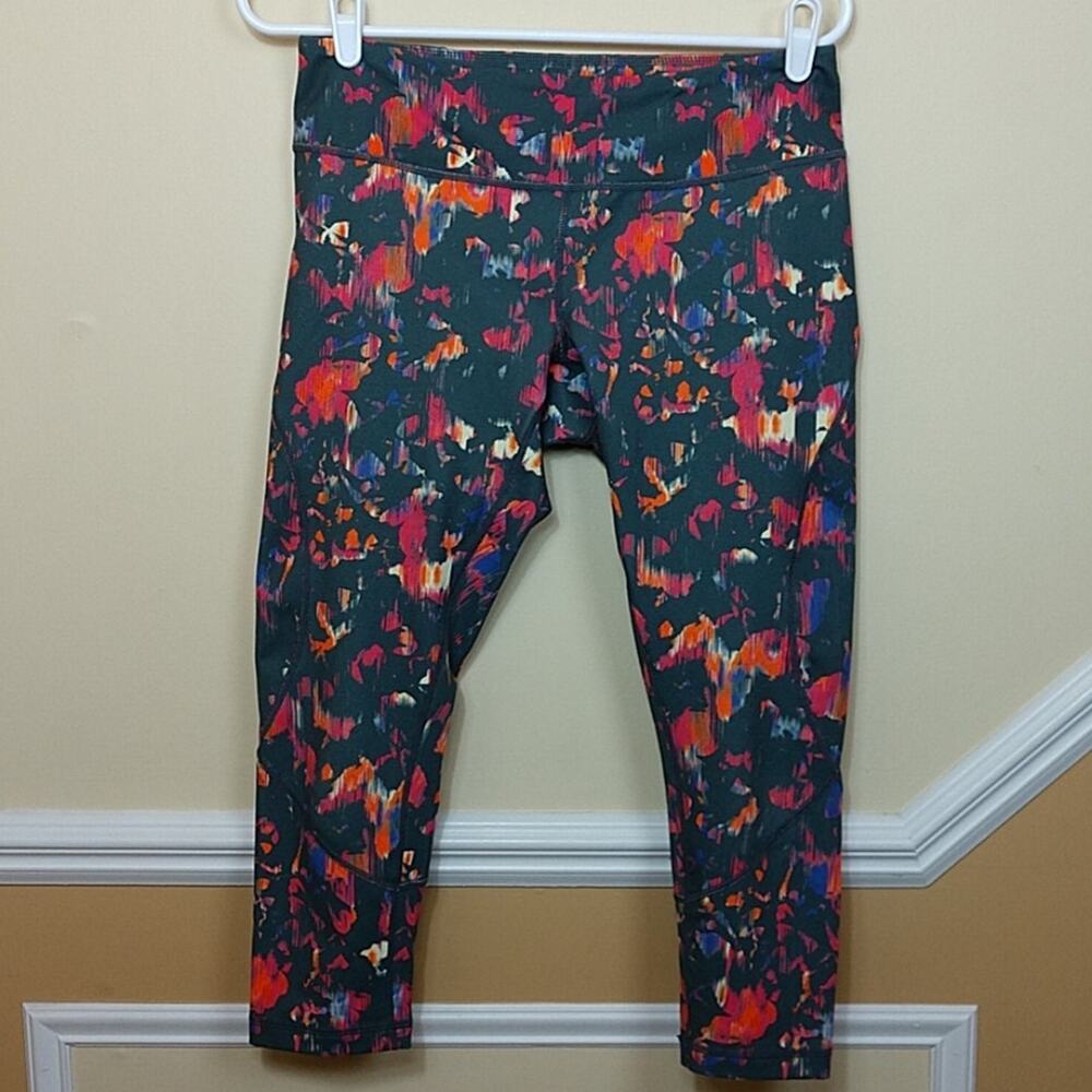 Zella Floral on Charcoal Capri Legging size Medium